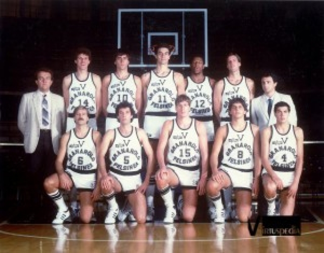 Formazione della Granarolo Bologna campione d'Italia 1984: Elvis Rolle, Jan van Breda Kolff, Augusto Binelli, Marco Bonamico, Roberto Brunamonti, Alessandro Daniele, Domenico Fantin, Matteo Lanza, Gianluca Trisciani, Piero Valenti, Renato Villalta, Maurizio Brunelli all. Alberto Bucci.